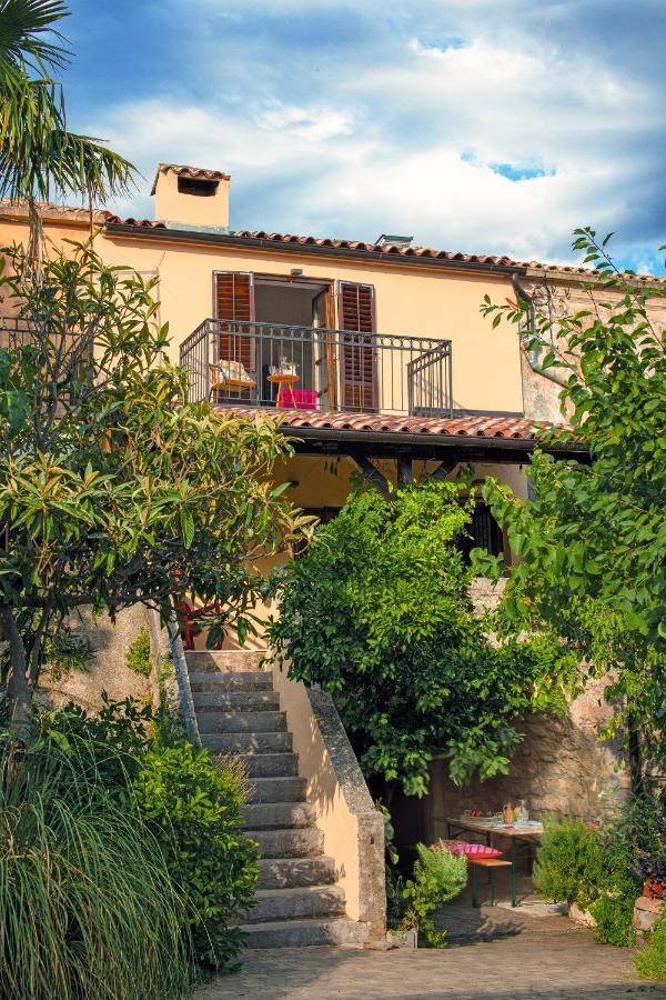 Holiday Home Kuca Na Moru Kornić Екстериор снимка