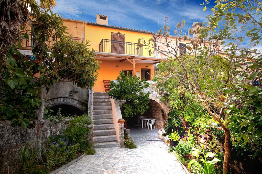 Holiday Home Kuca Na Moru Kornić Екстериор снимка