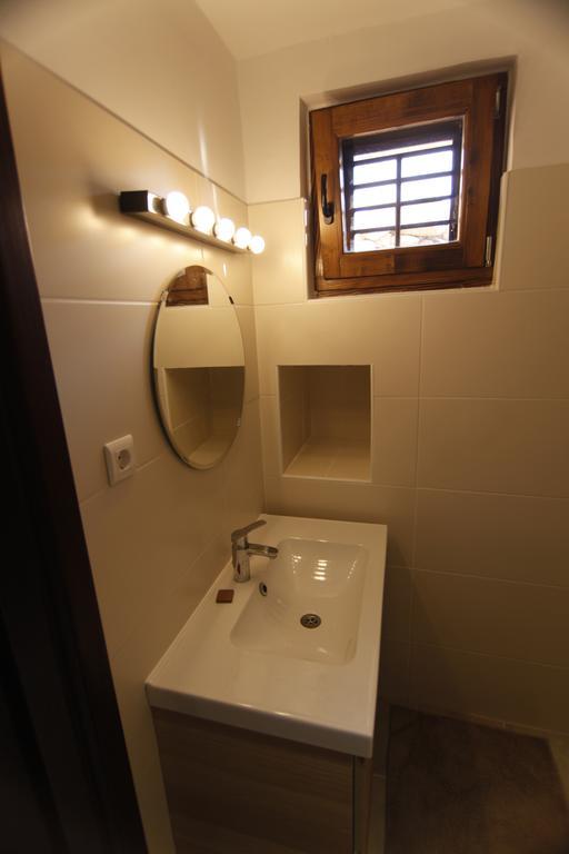 Holiday Home Kuca Na Moru Kornić Екстериор снимка